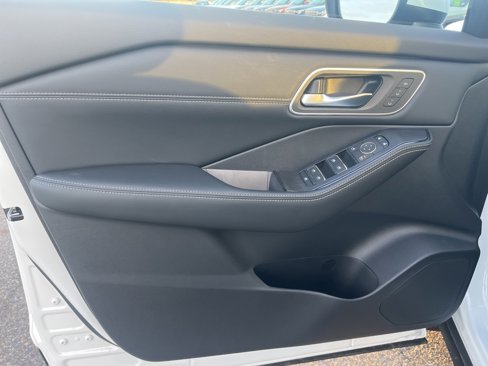 New 2025 Nissan Rogue Platinum image 9