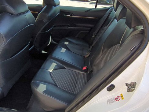 Used 2018 Toyota Camry SE image 19