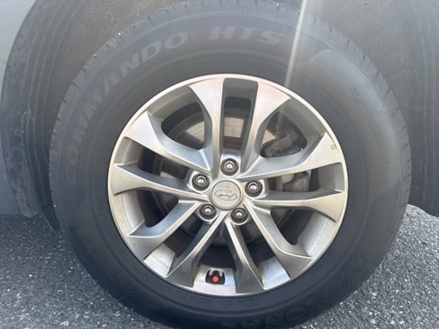Used 2019 Hyundai Santa Fe SE image 10