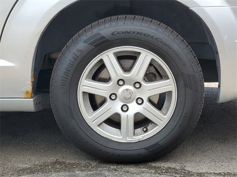 Used 2010 Chrysler Town & Country Touring image 29