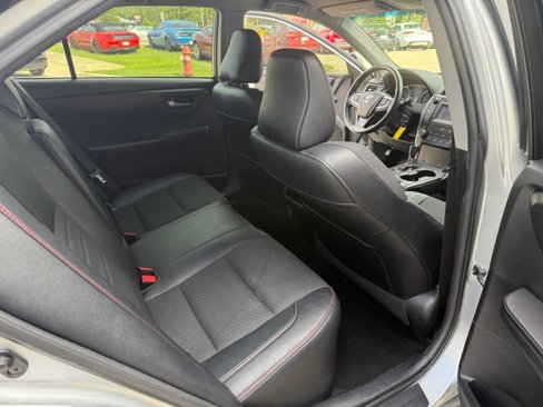 Used 2017 Toyota Camry SE image 14