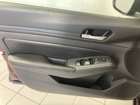 Used 2024 Nissan Altima 2.5 SV image 11