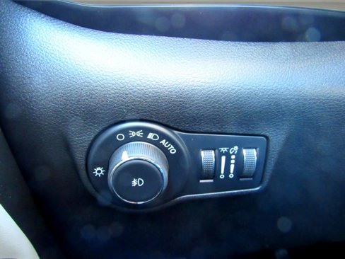 Used 2024 Jeep Compass Limited image 15