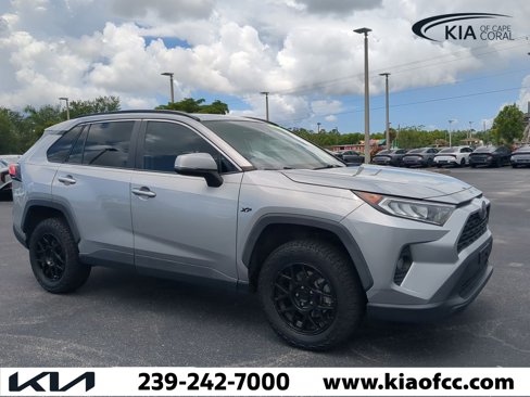 Used 2019 Toyota RAV4 XLE image 2