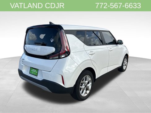 Used 2023 Kia Soul LX w/ LX Technology Package image 7