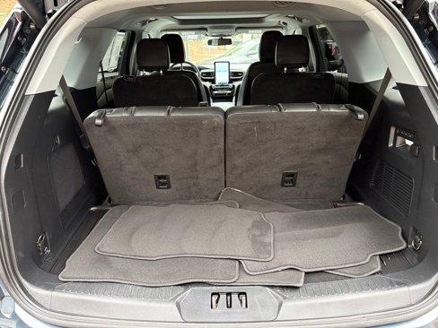 Used 2022 Ford Explorer Limited w/ Limited Technology Package image 7