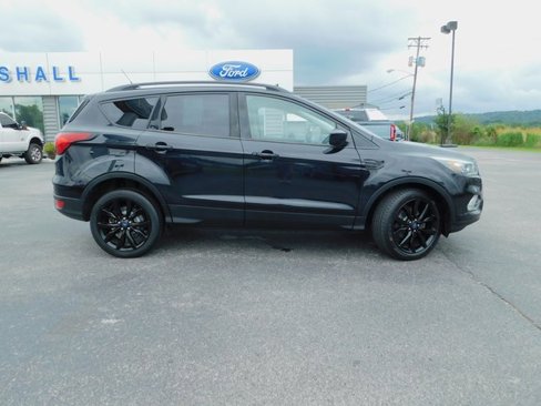 Used 2019 Ford Escape SE image 9