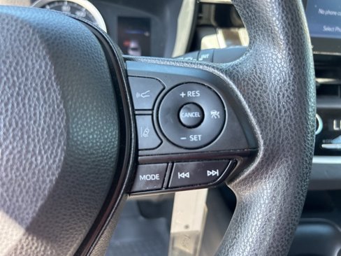 Used 2022 Toyota Corolla LE image 18