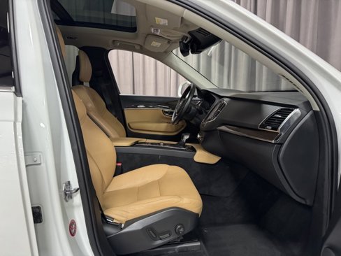Used 2016 Volvo XC90 T6 Momentum w/ Momentum Plus Package image 7