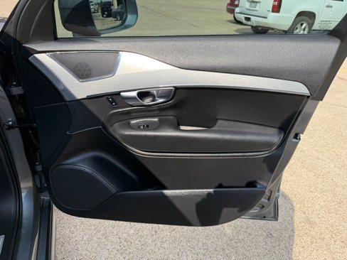 Used 2018 Volvo XC90 T5 Momentum w/ Convenience Package image 29