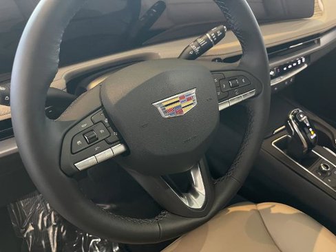 Used 2025 Cadillac XT4 Premium Luxury image 21