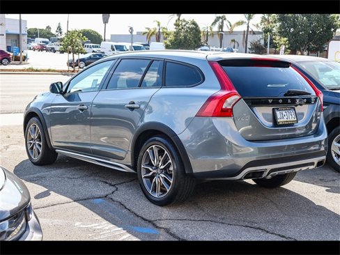 Used 2018 Volvo V60 T5 Cross Country w/ Convenience Package image 4