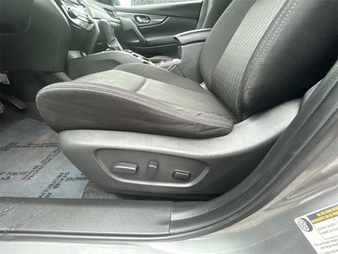 Used 2020 Nissan Rogue SV image 21