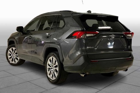Used 2022 Toyota RAV4 XLE Premium image 11
