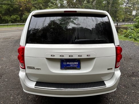 Used 2017 Dodge Grand Caravan SE image 4