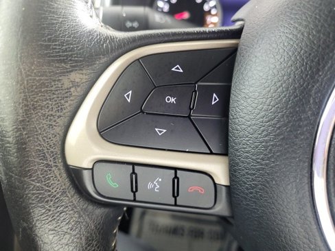 Used 2015 Jeep Renegade Limited image 24
