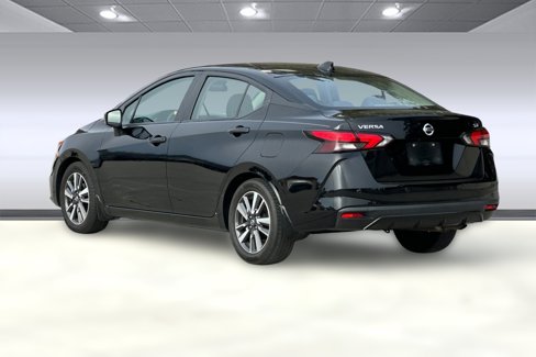 Used 2022 Nissan Versa SV w/ Trunk Package image 3