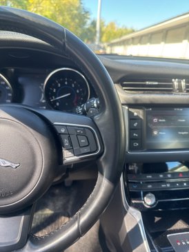 Used 2017 Jaguar XF Prestige image 12