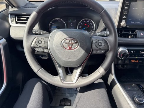 Used 2021 Toyota RAV4 XLE w/ Convenience Package image 16