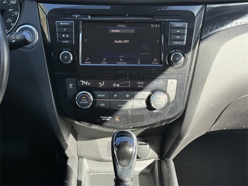 Used 2021 Nissan Rogue Sport SV image 23