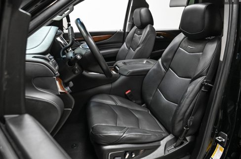 Used 2019 Cadillac Escalade Luxury image 2