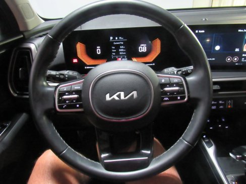 Used 2024 Kia Sorento EX w/ Panoramic Sunroof Package image 15