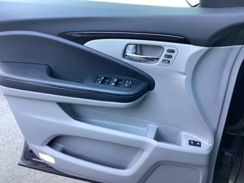 Used 2016 Honda Pilot Touring image 23