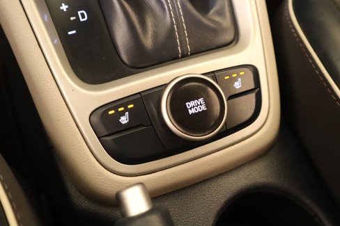 Used 2022 Hyundai Venue Limited image 8