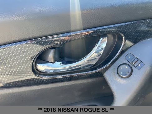 Used 2018 Nissan Rogue SL w/ Premium Package image 17