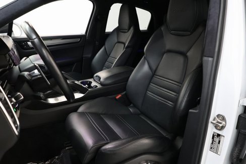 Used 2020 Porsche Cayenne Turbo image 70