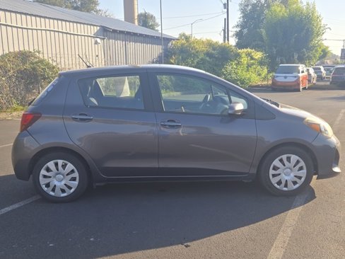 Used 2015 Toyota Yaris L image 6