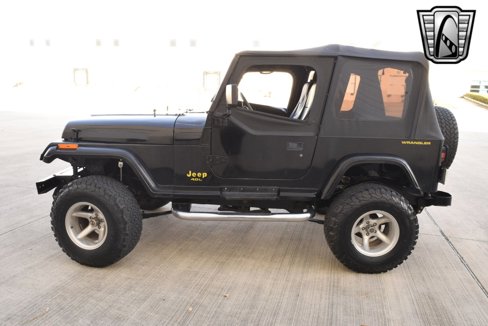 Used 1993 Jeep Wrangler 4WD image 2