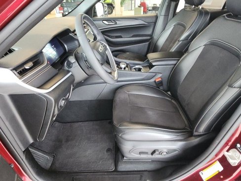 Certified 2024 Jeep Grand Cherokee Altitude image 24