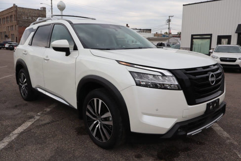 Used 2024 Nissan Pathfinder Platinum w/ Black Appearance Package image 2