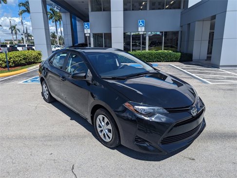 Used 2017 Toyota Corolla L image 2