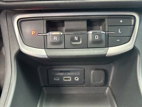 Used 2024 GMC Terrain SLT image 22