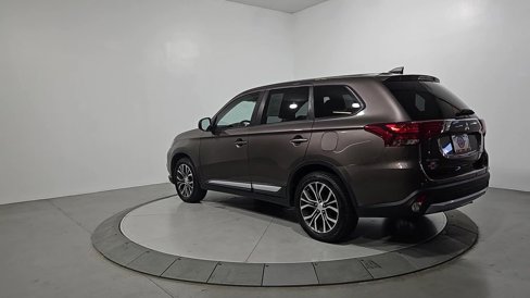 Used 2017 Mitsubishi Outlander ES image 3