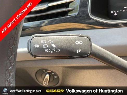 Certified 2025 Volkswagen Jetta SE w/ Sunroof Package image 19