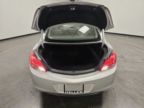Used 2011 Buick Regal CXL image 11