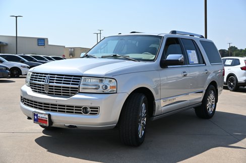 Used 2010 Lincoln Navigator 4WD image 8