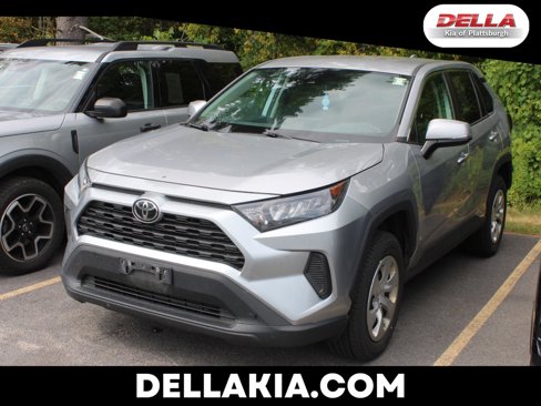 Used 2022 Toyota RAV4 LE image 1