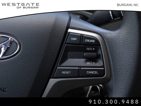Used 2017 Hyundai Elantra SE image 23