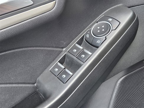 Used 2021 Ford Escape SE image 30