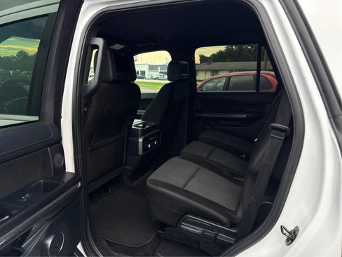 Used 2018 Ford Expedition XLT image 10