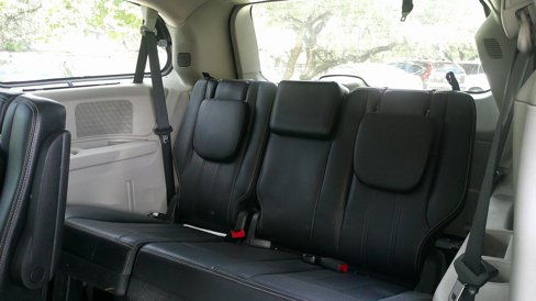 Used 2015 Chrysler Town & Country Touring image 26