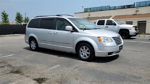 Used 2010 Chrysler Town & Country Touring image 2