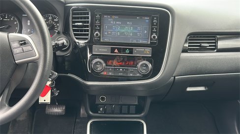 Used 2019 Mitsubishi Outlander ES image 23