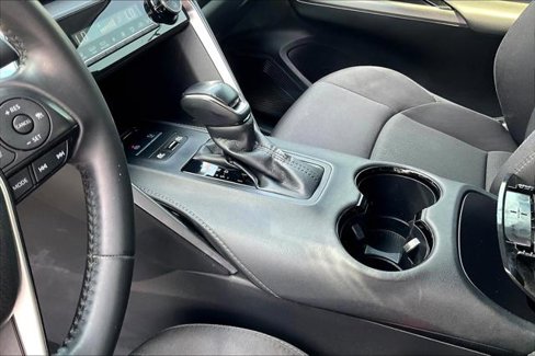 Used 2021 Toyota Venza LE w/ Carpet Mat Package (TMS) image 16