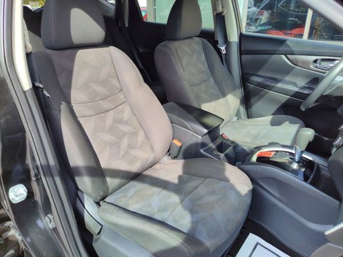Used 2016 Nissan Rogue SV w/ SV Premium Package image 17