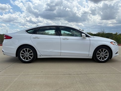 Used 2017 Ford Fusion SE image 4